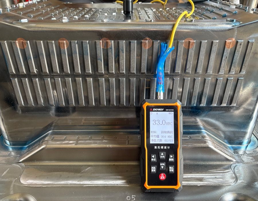 plastic injection crate mould.jpg